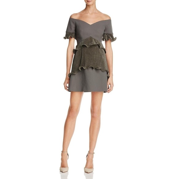 La Maison Talulah Off Shoulder Mini Dress olive green, ruffled, mixed media - Picture 4 of 11